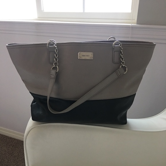 Nine West Handbags - ❗️Nine West purse for sale❗️
